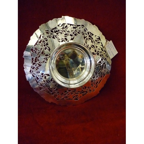 31 - A SUPERB STERLING SILVER TAZZA, WITH ORNATE PIERCED WORK AND OUTER RIM IN A GRAPEVINE PATTERN.  SHEF... 