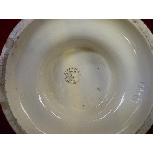 204 - A WEDGWOOD QUEENS WARE BOWL WITH FLUTED SIDES AND RAMS HEAD HANDLES - 22CM DIA