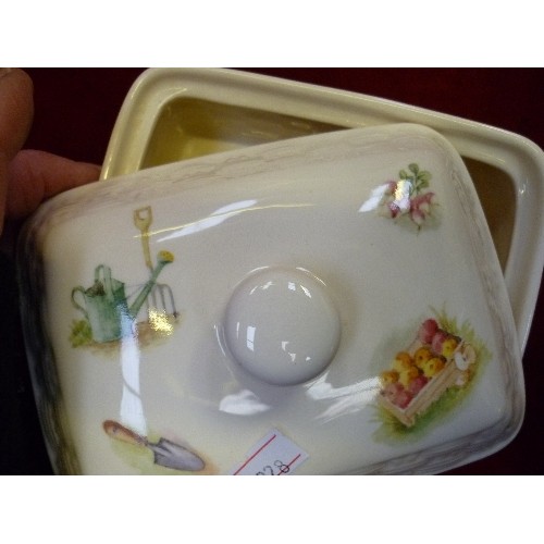 209 - 4 PIECES OF AYNSLEY BONE CHINA INC A 