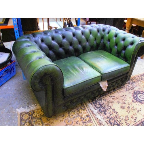 432 - A THOMAS LLOYD GREEN LEATHER CHESTERFIELD TWO SEATER SOFA - 156CM X 84CM X 70CM - DAMAGE ON ONE ARM