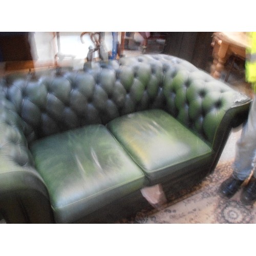 432 - A THOMAS LLOYD GREEN LEATHER CHESTERFIELD TWO SEATER SOFA - 156CM X 84CM X 70CM - DAMAGE ON ONE ARM