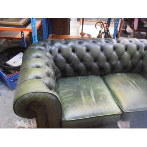 432 - A THOMAS LLOYD GREEN LEATHER CHESTERFIELD TWO SEATER SOFA - 156CM X 84CM X 70CM - DAMAGE ON ONE ARM