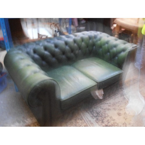 432 - A THOMAS LLOYD GREEN LEATHER CHESTERFIELD TWO SEATER SOFA - 156CM X 84CM X 70CM - DAMAGE ON ONE ARM