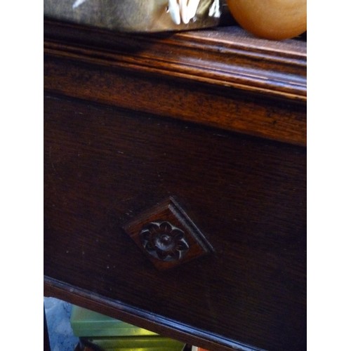 422 - A VERY GOOD 1920'S SEWING BOX TABLE WITH A LARGE QUANTITY OF ORIGINAL CONTENTS FROM THE EARLY TO MID... 