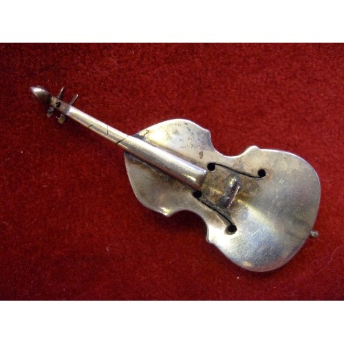 19A - A VINTAGE STERLING SILVER BROOCH IN THE SHAPE OF A CELLO - 925 MEXICO MARKS