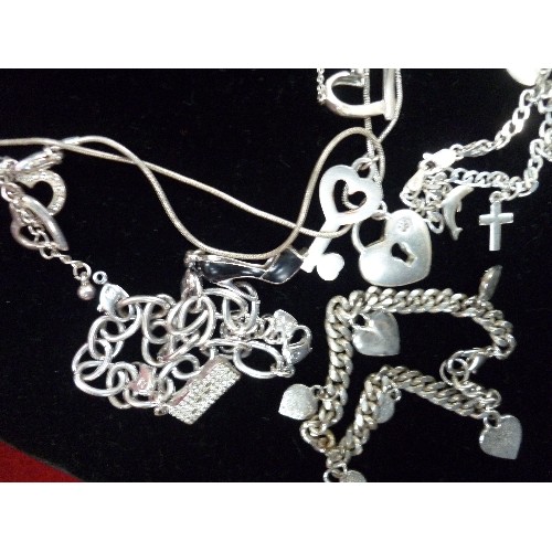 81F - 925 SILVER AND SILVER TONE JEWELLERY INCLUDING 4  NECKLACES WITH HEART PENDANTS, ONE MARKED 925, ANO... 