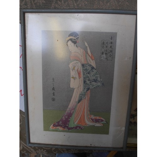 157 - A GROUP OF 5 20TH CENTURY JAPANESE PICTURES (PAINTINGS ON SILK AND PRINTS) OF GEISHA AND LADIES IN L... 