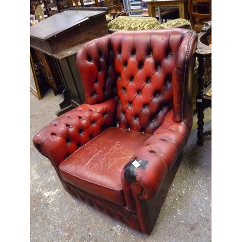 431 - PAIR OF BURGUNDY LEATHER CHESTERFIELD STYLE WING ARMCHAIRS - BUTTON BACKED - WEAR TO ARMS AND SEAT C... 