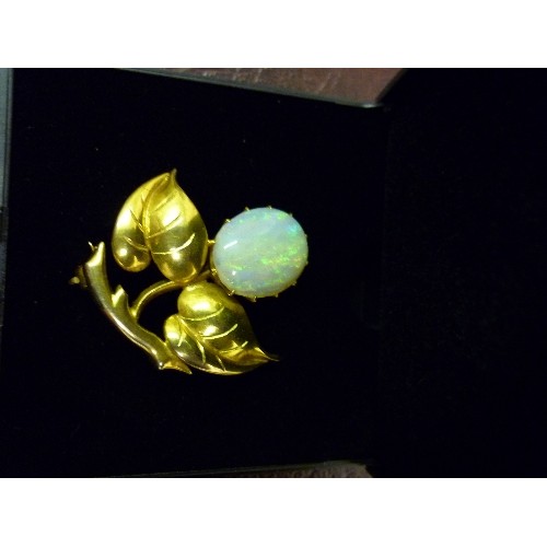 66B - 22 CT GOLD (TESTS AS) AND 3CT FIRE OPAL BROOCH A REALLY BEAUTIFUL MULTI COLORED STONE SEE PHOTOS WEI... 