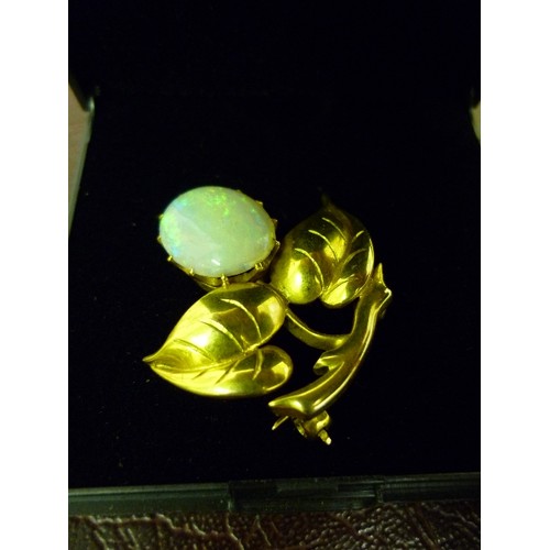 66B - 22 CT GOLD (TESTS AS) AND 3CT FIRE OPAL BROOCH A REALLY BEAUTIFUL MULTI COLORED STONE SEE PHOTOS WEI... 