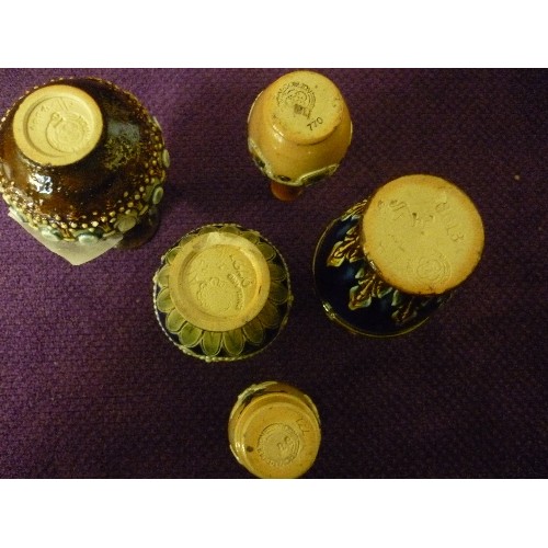 5 - A COLLECTION OF LATE 19TH & EARLY 20TH CENTURY DOULTON LAMBETH AND ROYAL DOULTON MINIATURE VASES IN ... 