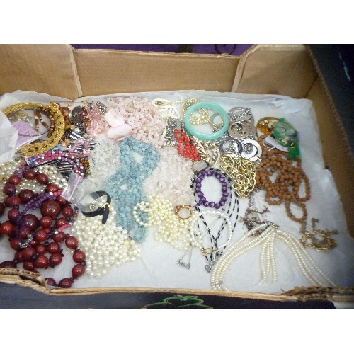 139 - QUANTITY OF GOOD QUALITY COSTUME JEWELLERY, INC GEMSTONE NECKLACES, BRACELETS ETC.