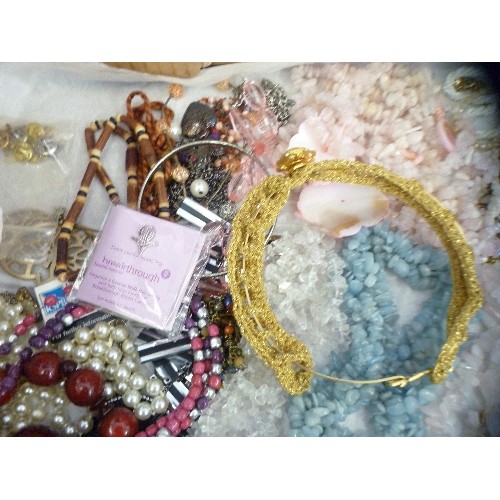 139 - QUANTITY OF GOOD QUALITY COSTUME JEWELLERY, INC GEMSTONE NECKLACES, BRACELETS ETC.