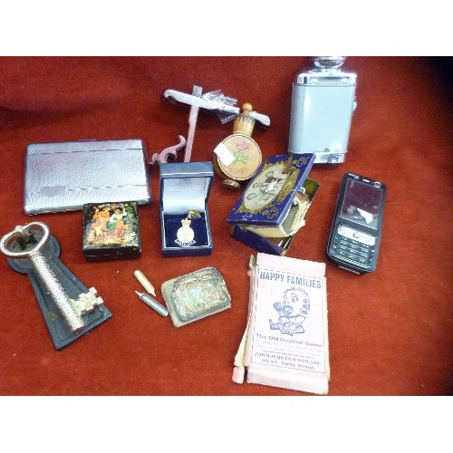 141 - MIXED LOT OF SMALL ITEMS, INC ENGINE-TURNED CIGARETTE CASE, NOKIA N73 PHONE, TINY LAQUERED BOX WITH ... 