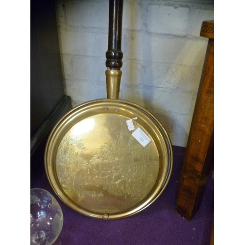 160 - BRASS WARMING PAN WITH LONG WOODEN HANDLE. HORSE AND CARRIAGE SCENE ON PAN.