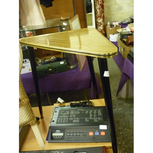 215 - RETRO TRIANGULAR TOPPED 3-LEGGED SIDE TABLE. WOOD-EFFECT FORMICA TOP, GOLD EDGED. BLACK TAPERED LEGS... 