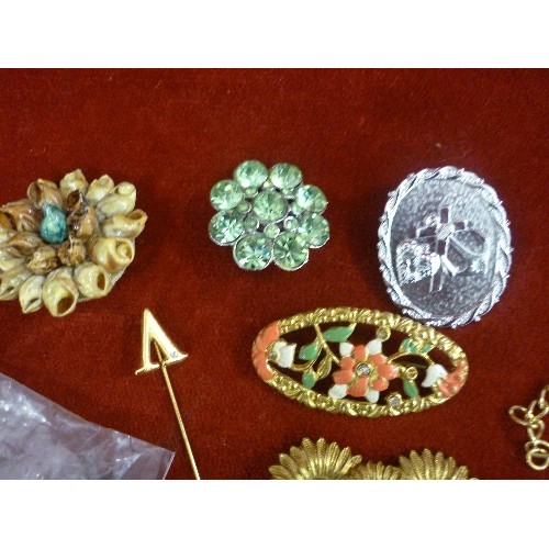 269 - MIXED COSTUME JEWELLERY COLLECTION.