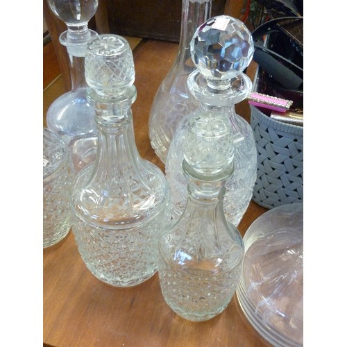 311 - 6 X GLASS DECANTERS, TRADITIONAL & CONTEMPORARY STYLES.