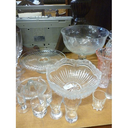 303 - QUANTITY OF NICE GLASSWARE. INC CAKE STAND, VASES, DRINKING GLASSES, LEMON JUICER ETC ETC.