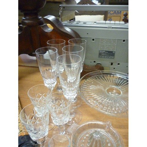 303 - QUANTITY OF NICE GLASSWARE. INC CAKE STAND, VASES, DRINKING GLASSES, LEMON JUICER ETC ETC.