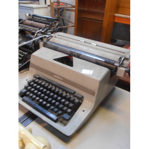 375 - A RETRO-VINTAGE 1970'S IMPERIAL 80 TYPEWRITER  - WORKING.