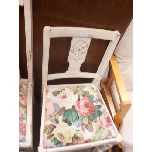 336 - 2 LOVELY VINTAGE CHAIRS. PAINTED CREAM [SHABBY CHIC]AND WITH PRETTY FLORAL PADDED SEATS. LOOK LOVELY... 