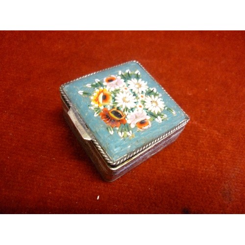 19 - LOVELY VINTAGE ITALIAN MICRO-MOSAIC MINIATURE LIDDED BOX.