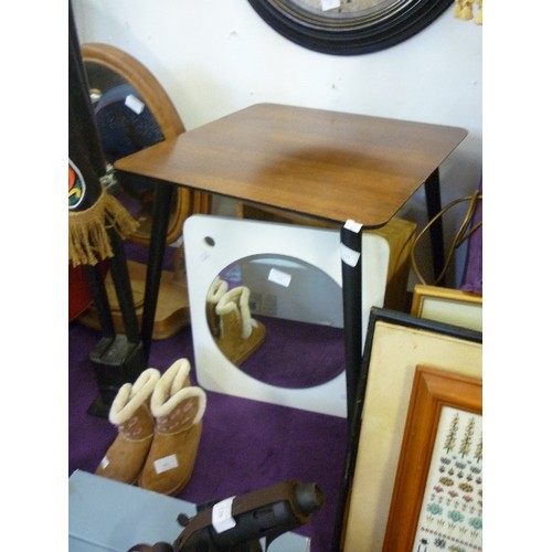 124 - SQUARE RETRO SIDE TABLE WITH BLACK TAPERED LEGS.