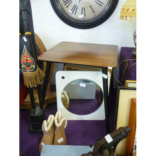 124 - SQUARE RETRO SIDE TABLE WITH BLACK TAPERED LEGS.