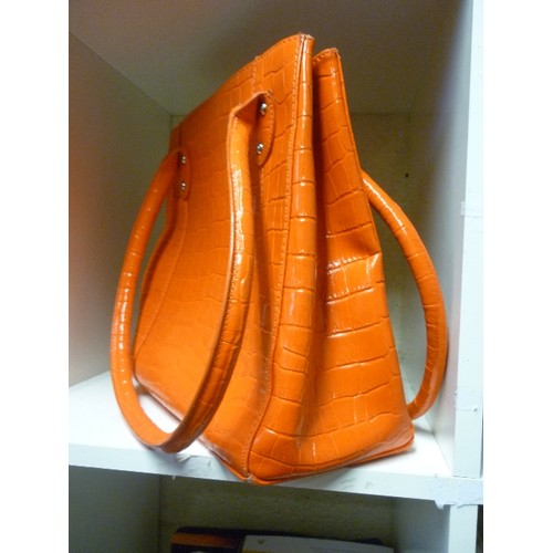 190 - 'OSPREY LONDON' BRIGHT ORANGE MOC-CROC PATENT HANDBAG. GOOD CLEAN CONDITION.