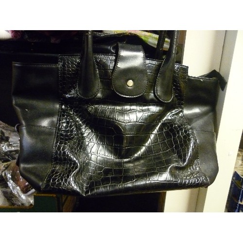 197 - QUANTITY OF HANDBAGS, SOME ARE METALLIC/MOC-CROC ETC. IN GOOD CLEAN CONDITION.