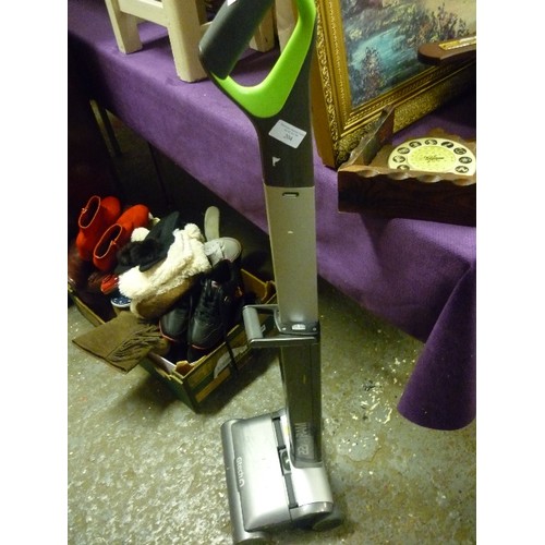 204 - G-TECH 22V AIR-RAM CORDLESS VACUUM CLEANER.