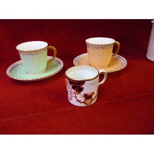 4 - A ROYAL CROWN DERBY COFFEE CAN IN BLUE, RED AND GILT DESIGN WITH DATE MARK FOR 1914, TOGETHER WITH T... 