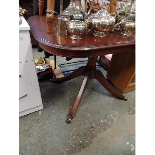 333 - LOVELY EXTENDING TABLE. GOOD CONDITION. PEDESTAL LEGS WITH CLAW FEET. REPRO.