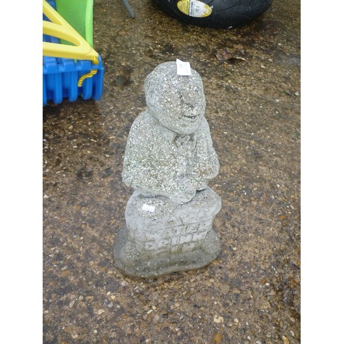 631 - SAVE WATER DRINK GIN CONCRETE GARDEN ORNAMENT