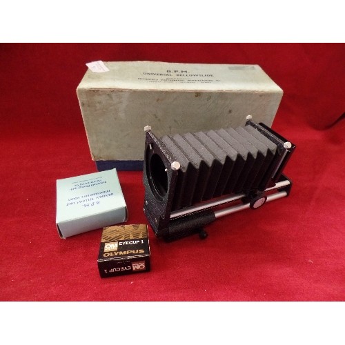 55 - VINTAGE BELLOW SLIDE PROJECTOR IN BOX BY B.P.M.