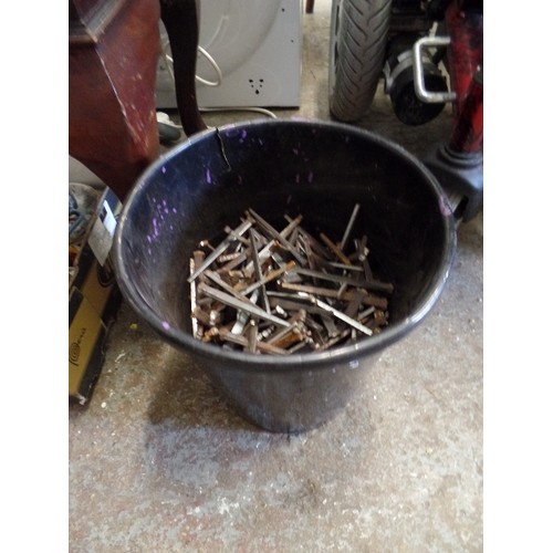 117 - TUB OF LARGE HEAD GALVANISED CLOUT NAILS AND A BUCKET OF 10