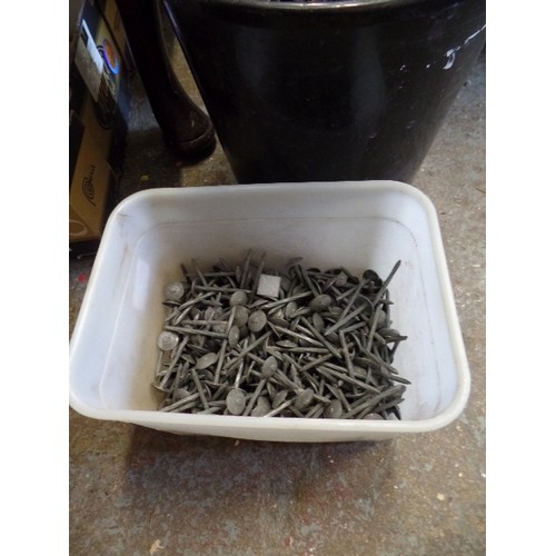 117 - TUB OF LARGE HEAD GALVANISED CLOUT NAILS AND A BUCKET OF 10