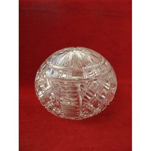 74 - A BEAUTIFUL CUT GLASS CRYSTAL LAMP SHADE - WATERFORD??