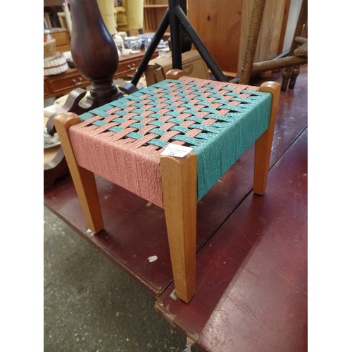 191 - MID CENTURY STOOL WITH WOVEN SEAGRASS TOP IN TURQUOISE AND PINK