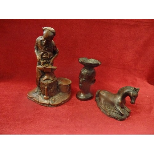 85 - A CARVED WOOD AFRICAN HEAD DISH /ASHTRAY TOGETHER WITH A FIGURE OF A BLACKSMITH AND A FOAL