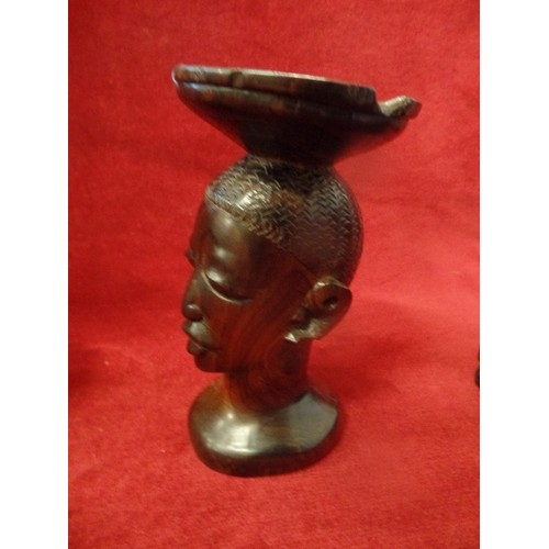 85 - A CARVED WOOD AFRICAN HEAD DISH /ASHTRAY TOGETHER WITH A FIGURE OF A BLACKSMITH AND A FOAL