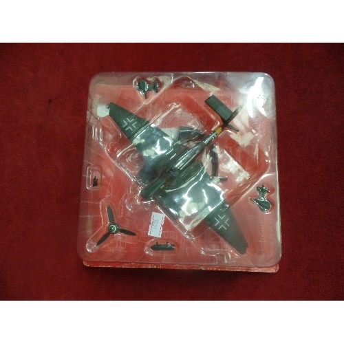 87 - A MODEL PLANE IN PACKAGING