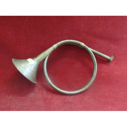 133 - VINTAGE BRASS HUNTING HORN