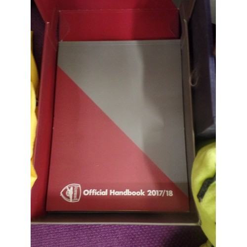 139 - ARSENAL MEMORABILIA - INC YELLOW FOOTBALL SHIRT, BOBBLE HAT (MEMBERSHIP 2014/15) AND GIFT SET WITH B... 