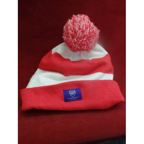 139 - ARSENAL MEMORABILIA - INC YELLOW FOOTBALL SHIRT, BOBBLE HAT (MEMBERSHIP 2014/15) AND GIFT SET WITH B... 