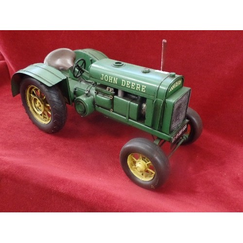 165 - A VERY GOOD TINPLATE MODEL OF A JOHN DEERE TRACTOR