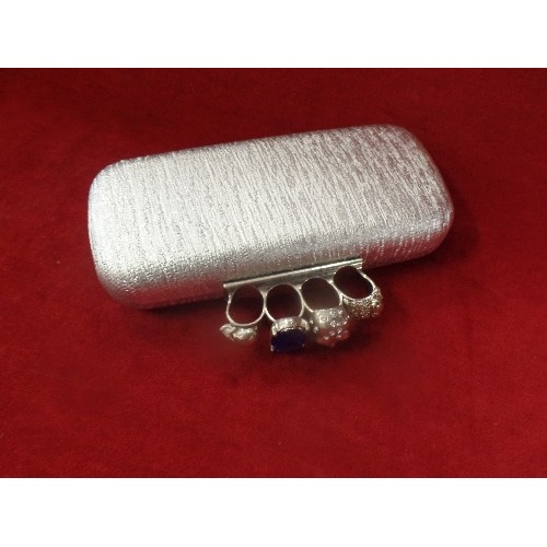 172 - GOTHIC BOX / PURSE IN SILVER METAL - ENCRUSTED SKULL DESIGN