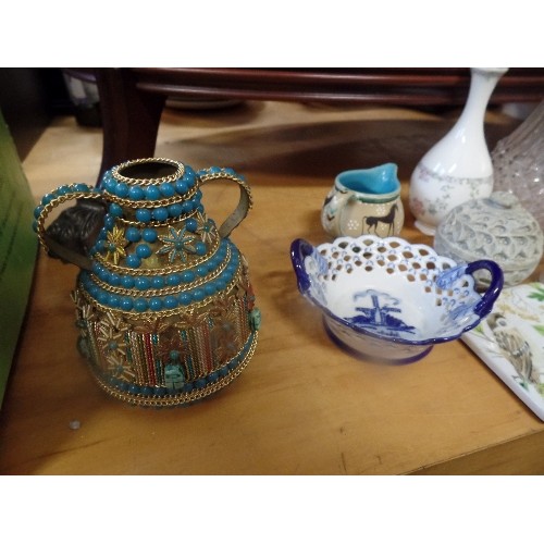 233 - MIXED LOT INC CHINA AND GLASS - 