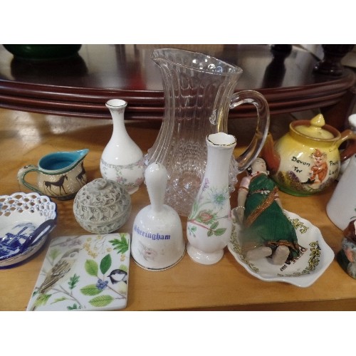 233 - MIXED LOT INC CHINA AND GLASS - 